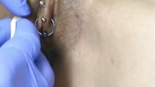 रेडहेड स्लट भान्ना बार्डोट मसाज टेबलमा टाँसिए